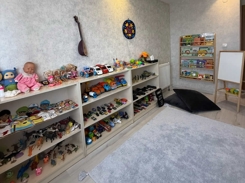 Deneyimsel oyun terapisi materyalleri